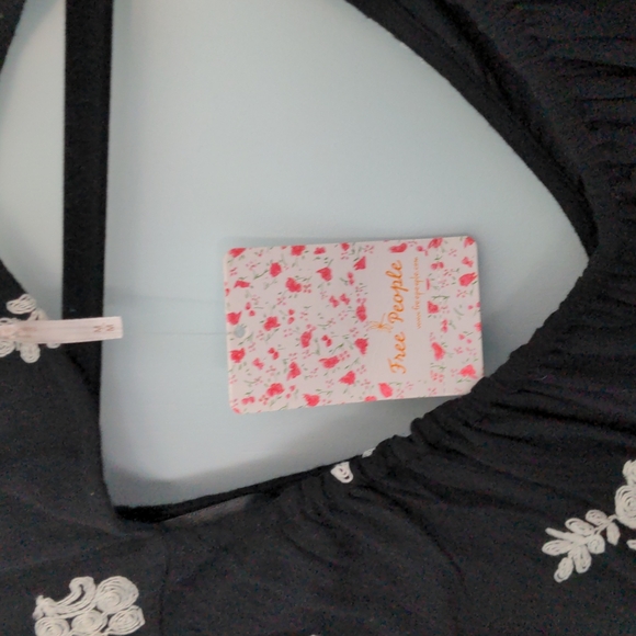 Free People Size M Black Dress with White Embroidered Flowers NWT - Picture 6 of 8